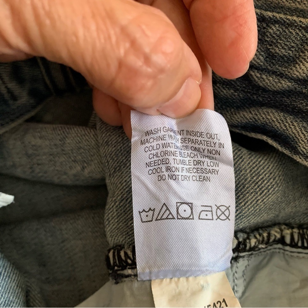 PacSun Jeans. Rips by thighs and knees. Distressed. Five pockets 30L X 3… - Picture 9 of 12